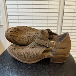 Bella Vita Tan Cutout Ankle Boots 🤎 Best Offer Accepted!